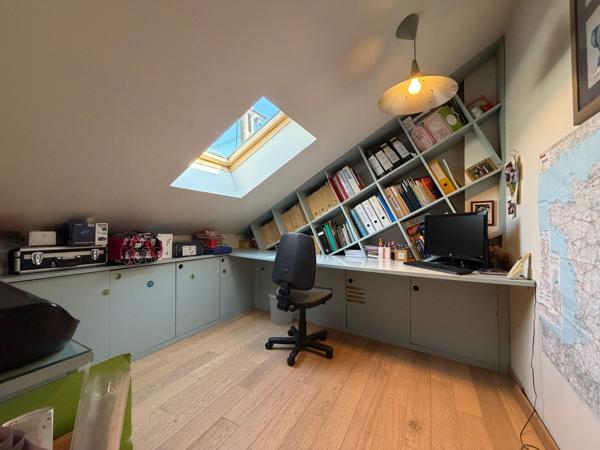 MAISON RÉNOVÉE DES ANNÉES 30 AVEC 4 CHAMBRES - CAVE - JARDIN ET PISCINE CHAUFFÉE