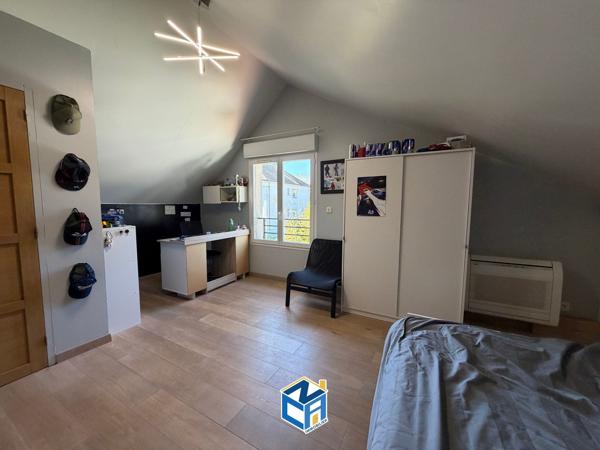 MAISON RÉNOVÉE DES ANNÉES 30 AVEC 4 CHAMBRES - CAVE - JARDIN ET PISCINE CHAUFFÉE