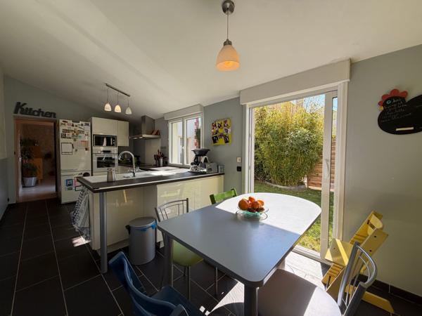 MAISON RÉNOVÉE DES ANNÉES 30 AVEC 4 CHAMBRES - CAVE - JARDIN ET PISCINE CHAUFFÉE
