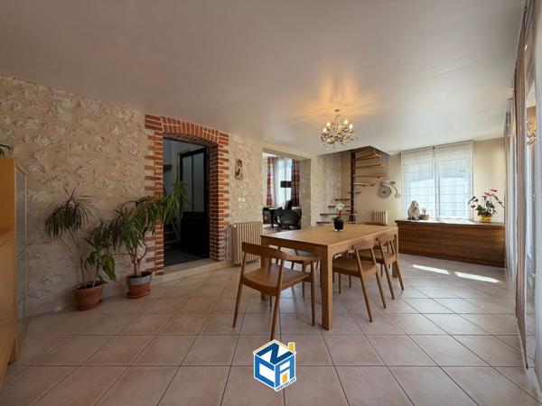 MAISON RÉNOVÉE DES ANNÉES 30 AVEC 4 CHAMBRES - CAVE - JARDIN ET PISCINE CHAUFFÉE