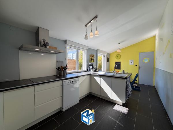 MAISON RÉNOVÉE DES ANNÉES 30 AVEC 4 CHAMBRES - CAVE - JARDIN ET PISCINE CHAUFFÉE