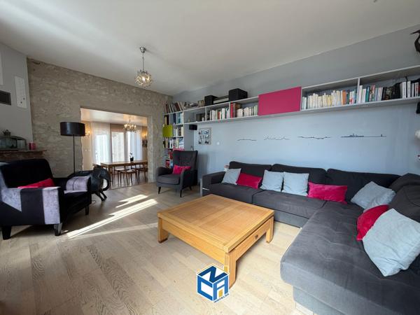 MAISON RÉNOVÉE DES ANNÉES 30 AVEC 4 CHAMBRES - CAVE - JARDIN ET PISCINE CHAUFFÉE