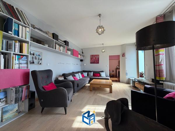 MAISON RÉNOVÉE DES ANNÉES 30 AVEC 4 CHAMBRES - CAVE - JARDIN ET PISCINE CHAUFFÉE