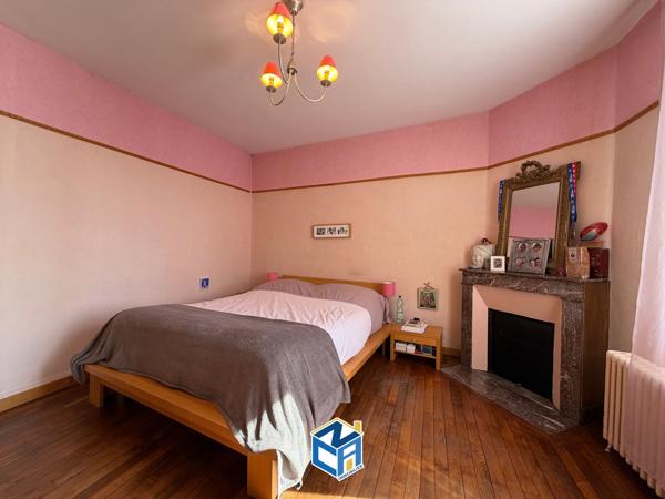MAISON RÉNOVÉE DES ANNÉES 30 AVEC 4 CHAMBRES - CAVE - JARDIN ET PISCINE CHAUFFÉE