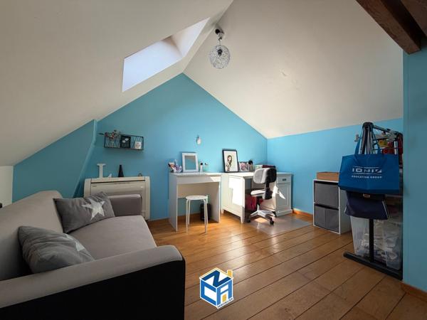 MAISON RÉNOVÉE DES ANNÉES 30 AVEC 4 CHAMBRES - CAVE - JARDIN ET PISCINE CHAUFFÉE