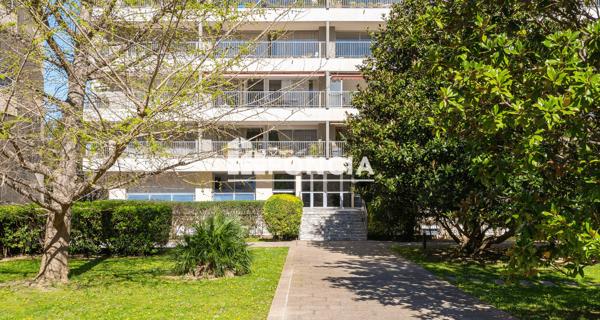 À vendre Appartement 6 pièces 150 m² - Marseille 13008