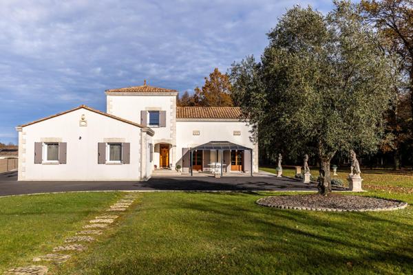 Villa de 232 m² dans le charmant village de Mouthiers-sur-boême