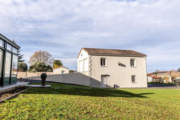 Villa de 232 m² dans le charmant village de Mouthiers-sur-boême