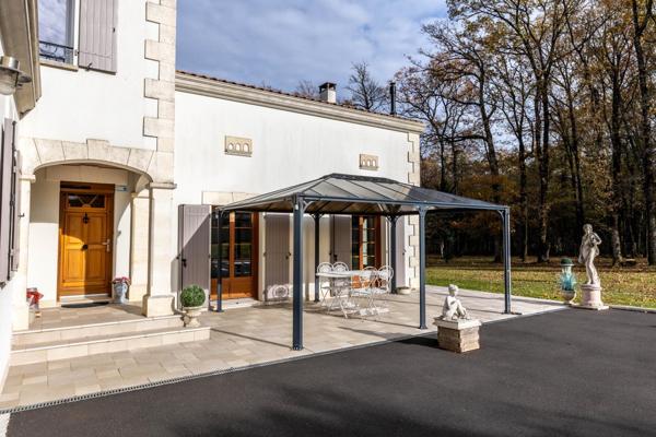 Villa de 232 m² dans le charmant village de Mouthiers-sur-boême