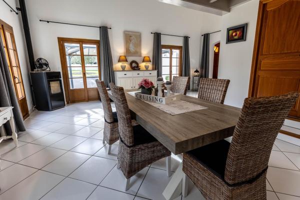 Villa de 232 m² dans le charmant village de Mouthiers-sur-boême