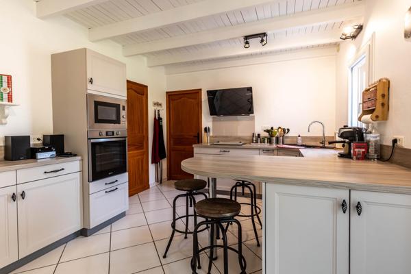 Villa de 232 m² dans le charmant village de Mouthiers-sur-boême