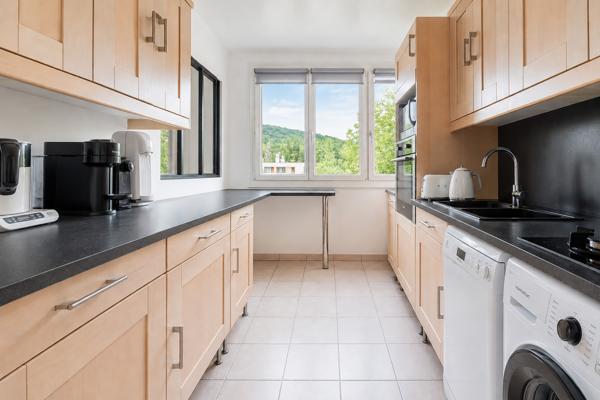 Appartement 4 pièces très lumineux proche RER , Bièvres, DPE D , PARFAIT ÉTAT