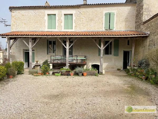 Vente immobilière : Maison à Aigre  5 pièces 147 m² 149 000 €- FONCIERE CHARENTAISE AIGRE.