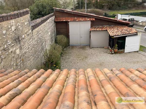 Vente immobilière : Maison à Aigre  5 pièces 147 m² 149 000 €- FONCIERE CHARENTAISE AIGRE.