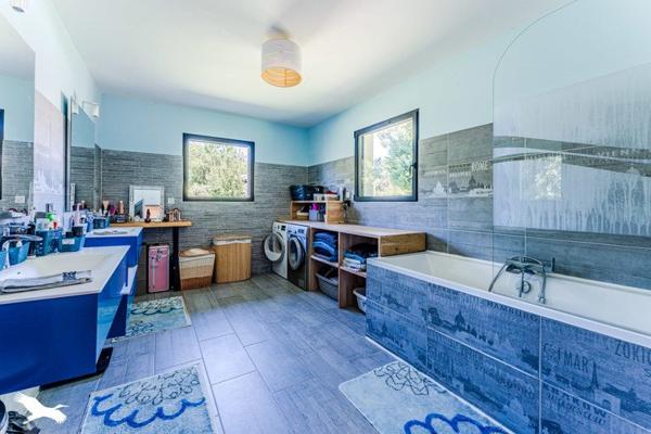 Maison à vendre |  Salles |  6 pièces | 243 m²