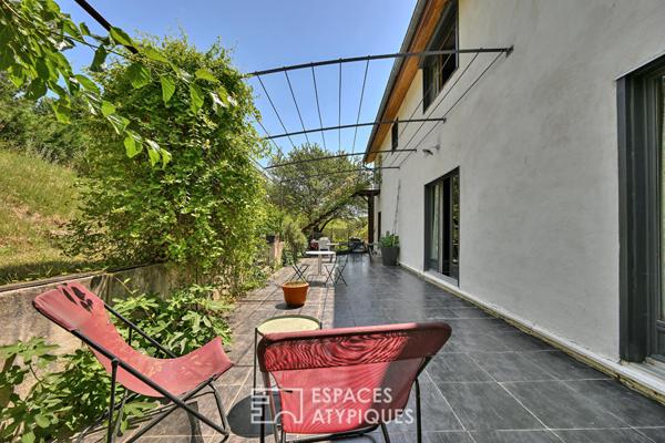 Villa aux grands volumes qui respire au rythme de son jardin