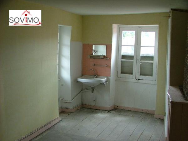 IMMEUBLE A INVESTISSEMENT LOCATIF : 2 APPTS + 1 LOCAL COMMERCIAL