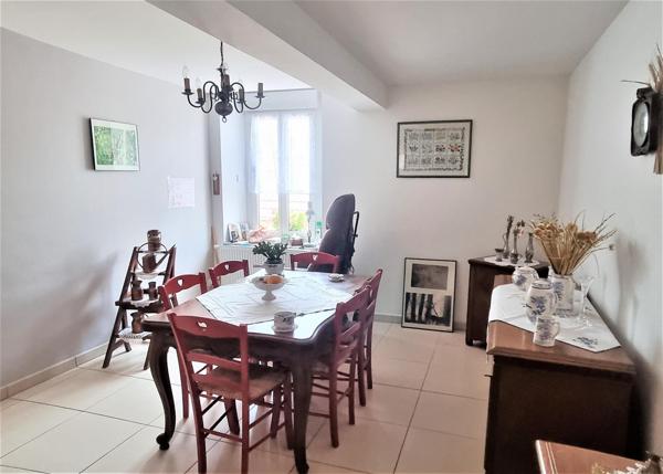 Immeuble à AIX-VILLEMAUR-PALIS, 10160 - 170m²