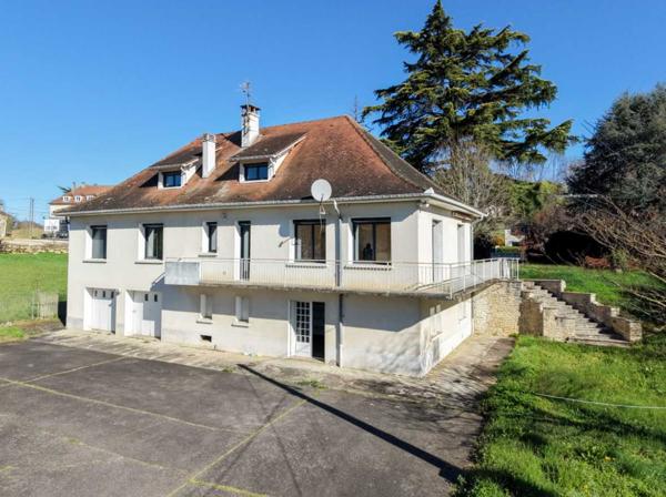 Maison contemporaine - Gourdon Secteur Gourdon. Spacieuse Maison de ville et annexe sur 3097 m² paysagers