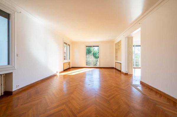Maison contemporaine - Gourdon Secteur Gourdon. Spacieuse Maison de ville et annexe sur 3097 m² paysagers