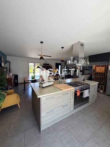 Maison entièrement rénovée à Artigues de 151 m².