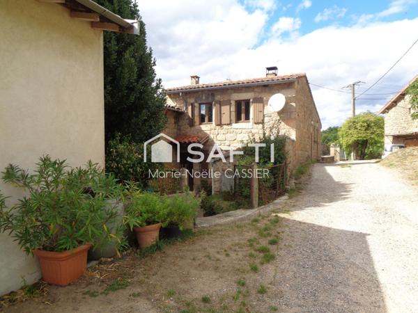 3 km de Lamastre, Maison en pierre quartier très calme