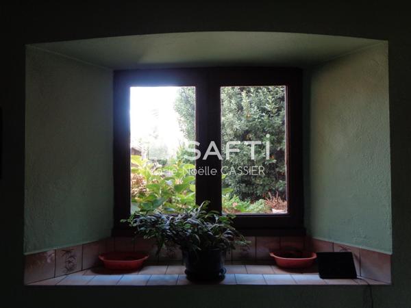 3 km de Lamastre, Maison en pierre quartier très calme