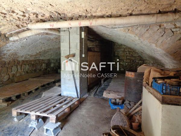 3 km de Lamastre, Maison en pierre quartier très calme