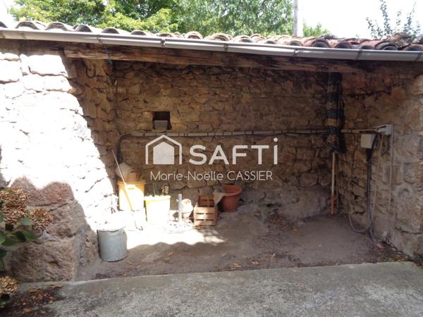 3 km de Lamastre, Maison en pierre quartier très calme