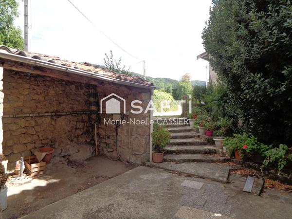 3 km de Lamastre, Maison en pierre quartier très calme