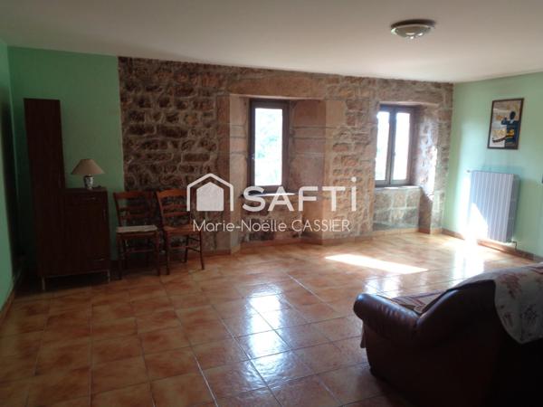 3 km de Lamastre, Maison en pierre quartier très calme