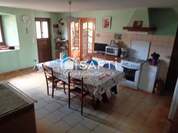 3 km de Lamastre, Maison en pierre quartier très calme