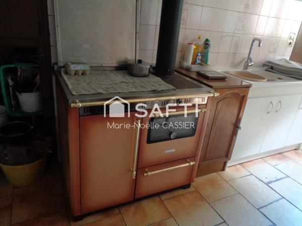 3 km de Lamastre, Maison en pierre quartier très calme