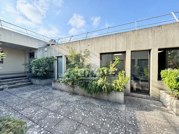 BUREAUX MOUGINS 71M²