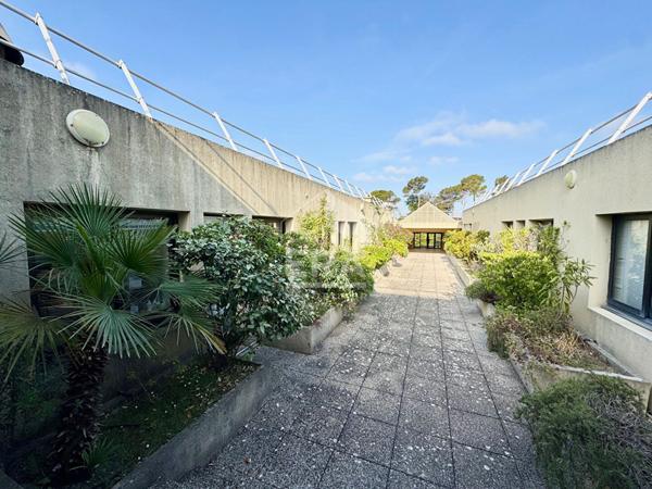 BUREAUX MOUGINS 71M²