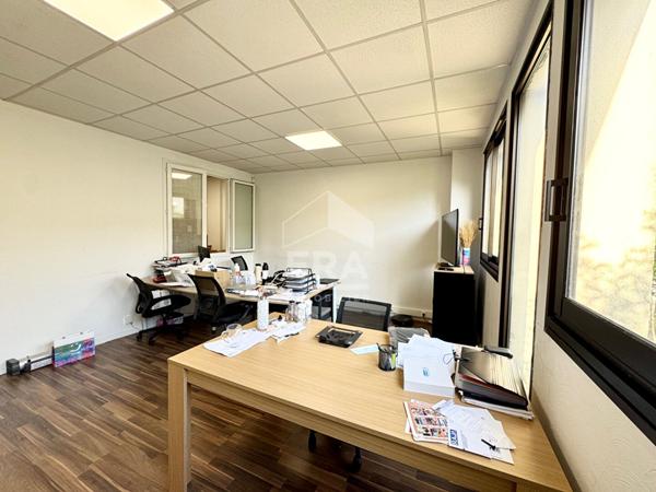 BUREAUX MOUGINS 71M²