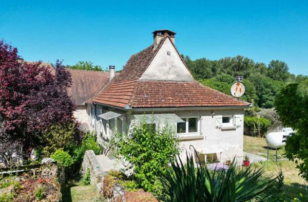 Maison ancienne - Labastide murat SECTEUR COEUR DE CAUSSE - Agréable Maison de village et dépendances avec bel espace jardin, garage