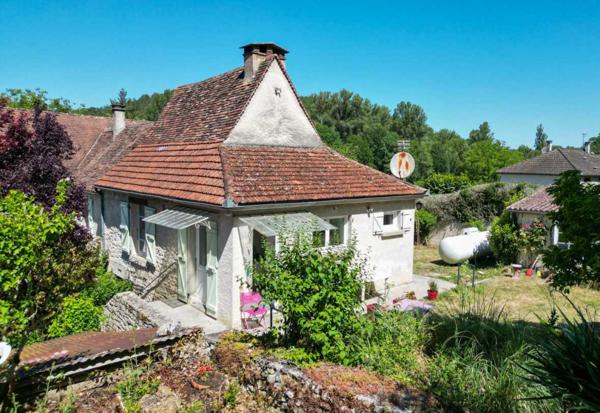 Maison ancienne - Labastide murat SECTEUR COEUR DE CAUSSE - Agréable Maison de village et dépendances avec bel espace jardin, garage