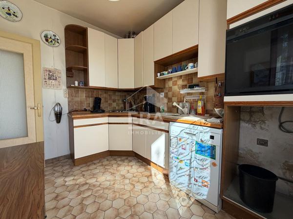 Maison familiale avec grand jardin, cour et sous-sol total