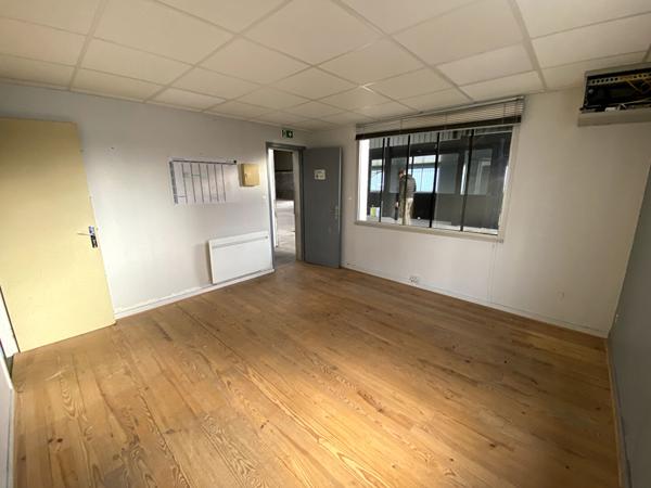 A LOUER : local d'activité 435 m² - LA CHAPELLE-SUR-ERDRE
