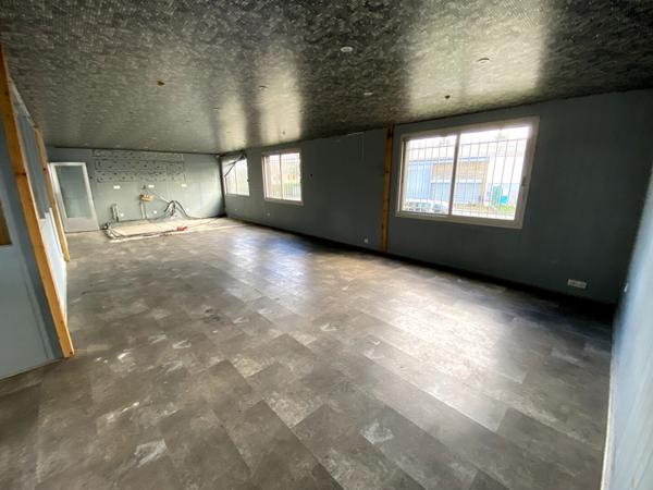 A LOUER : local d'activité 435 m² - LA CHAPELLE-SUR-ERDRE