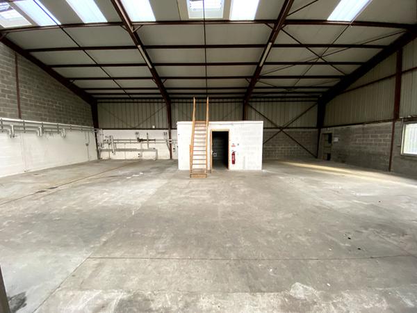 A LOUER : local d'activité 435 m² - LA CHAPELLE-SUR-ERDRE