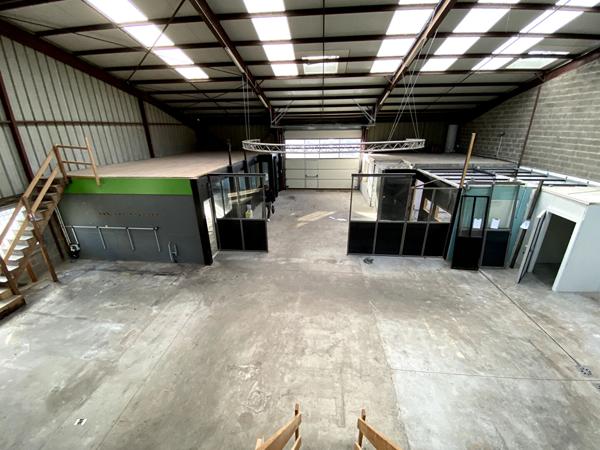 A LOUER : local d'activité 435 m² - LA CHAPELLE-SUR-ERDRE