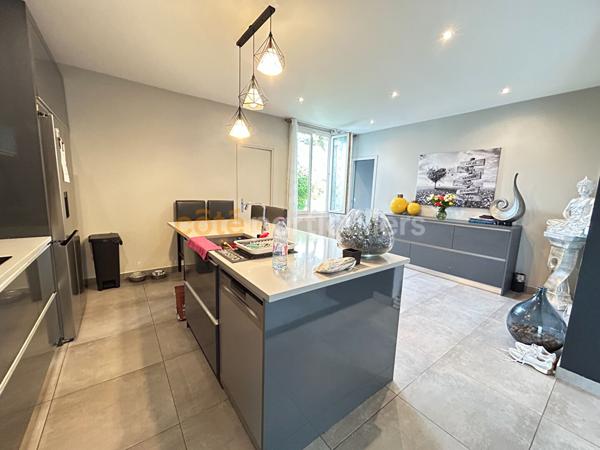 Vente
                Maison76,31 m² - 4 Pièces -
                    VILLENEUVE LE ROI (94290)