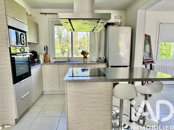 Maison à vendre 9 pièces 202 m² Saint-Yrieix-la-Perche