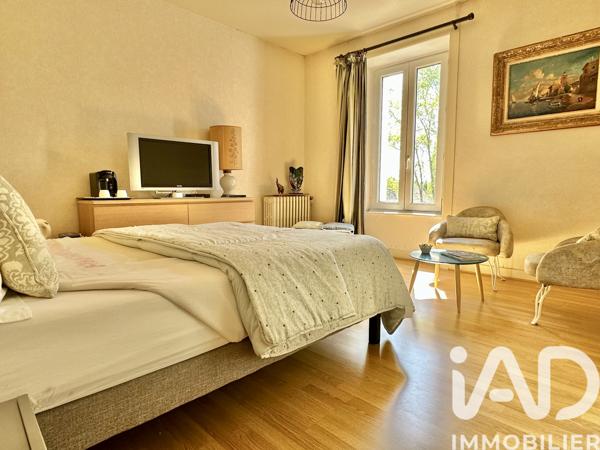 Maison à vendre 9 pièces 202 m² Saint-Yrieix-la-Perche