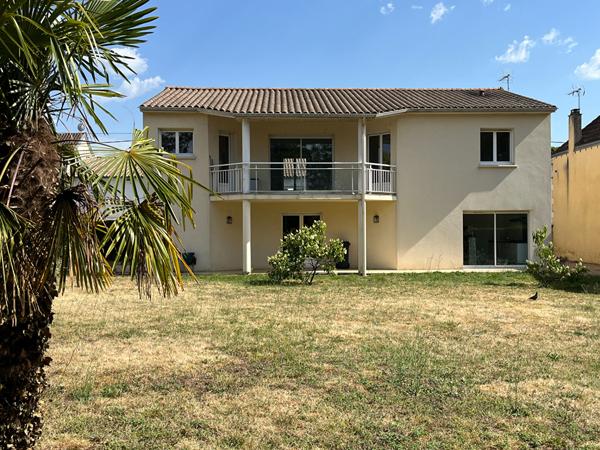 A vendre Maison avec 2 garages à Perigueux  24000
