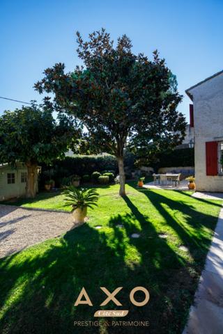 GÉNÉRAC - MAISON DE CARACTÈRE  10 PIÈCES  290 M²  PISCINE - TERRAIN 650 M² CLOS - 1 060 000 