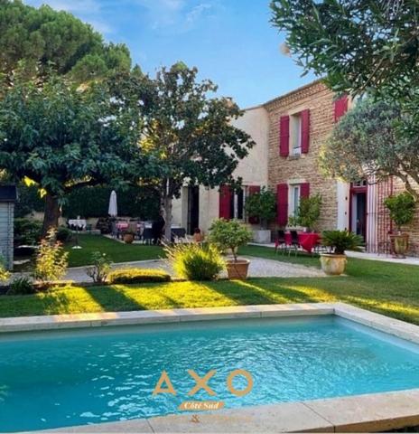 GÉNÉRAC - MAISON DE CARACTÈRE  10 PIÈCES  290 M²  PISCINE - TERRAIN 650 M² CLOS - 1 060 000 