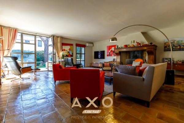 GÉNÉRAC - MAISON DE CARACTÈRE  10 PIÈCES  290 M²  PISCINE - TERRAIN 650 M² CLOS - 1 060 000 